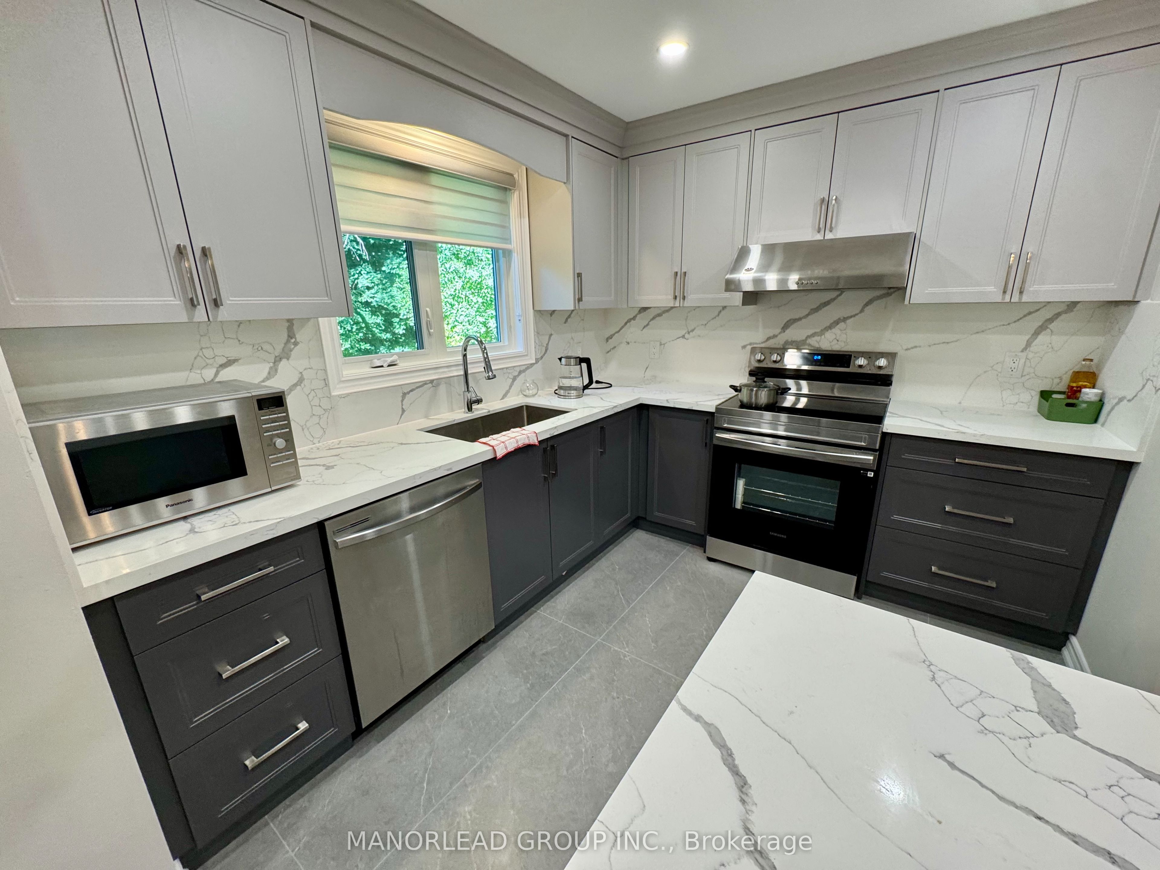 19 Waring Court Upper, Toronto, ON M2N 4G6 photo 4