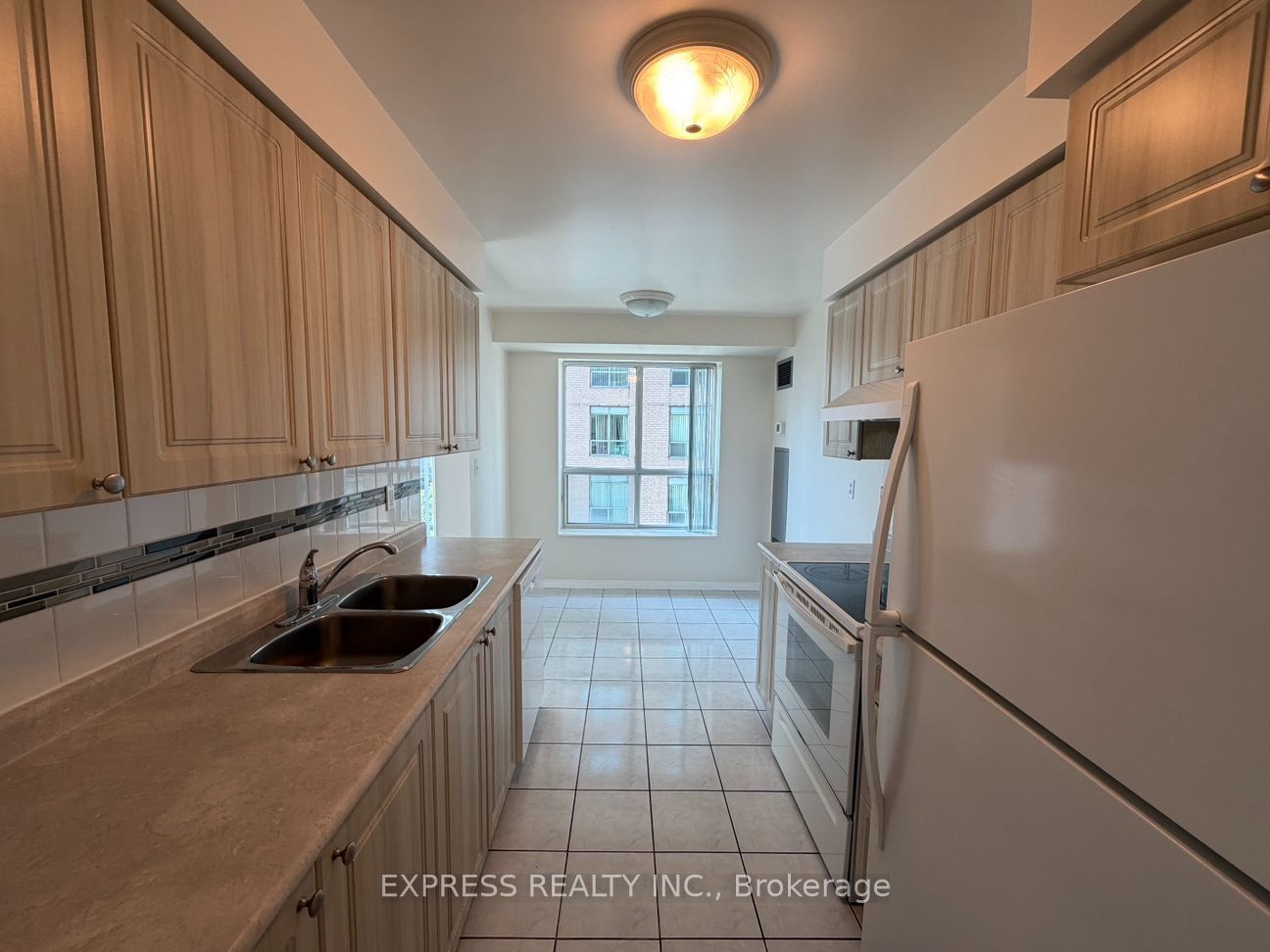39 Pemberton Avenue 715, Toronto, ON M2M 4L6 photo 2
