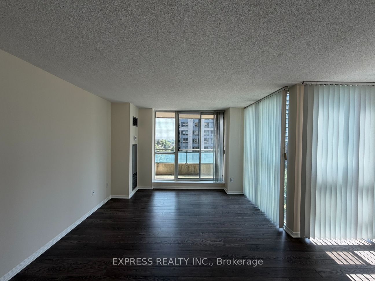 39 Pemberton Avenue 715, Toronto, ON M2M 4L6 photo 4