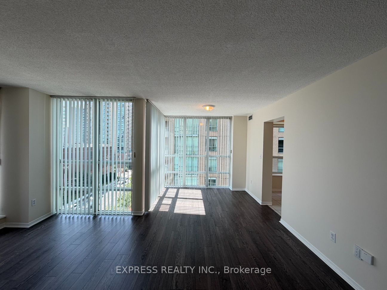 39 Pemberton Avenue 715, Toronto, ON M2M 4L6 photo 5