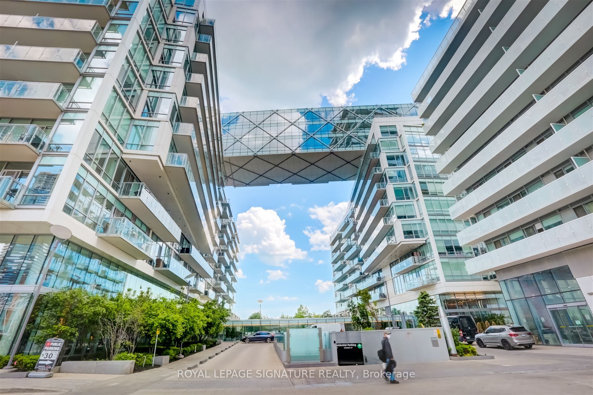 29 Queens Quay E 424, Toronto, ON M5E 0A4