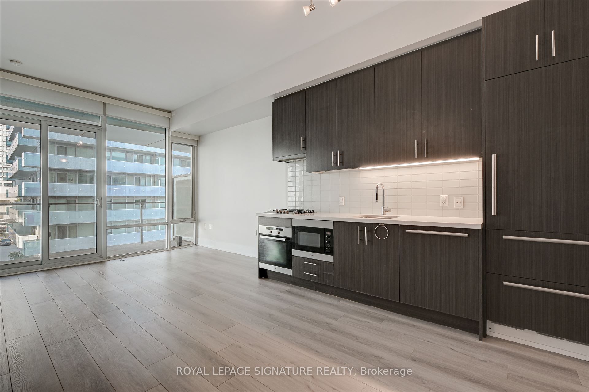 29 Queens Quay E 424, Toronto, ON M5E 0A4 photo 3