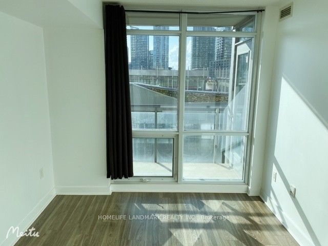 15 Fort York Boulevard 701, Toronto, ON M5V 3Y4 photo 4