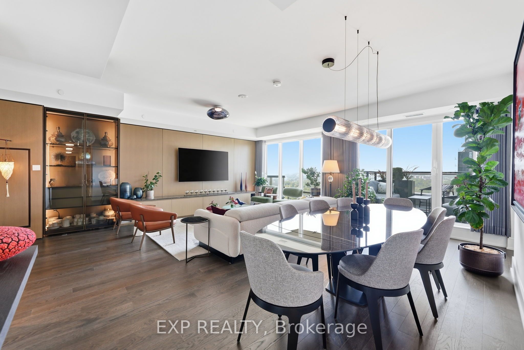30 Inn On The Park Drive 2301, Toronto, ON M3C 0P7