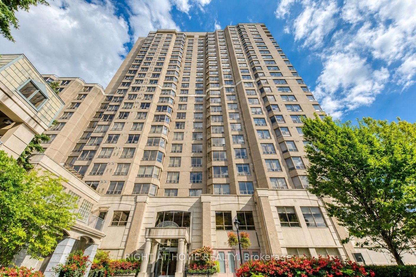 5418 Yonge Street 706, Toronto, ON M2N 6X4