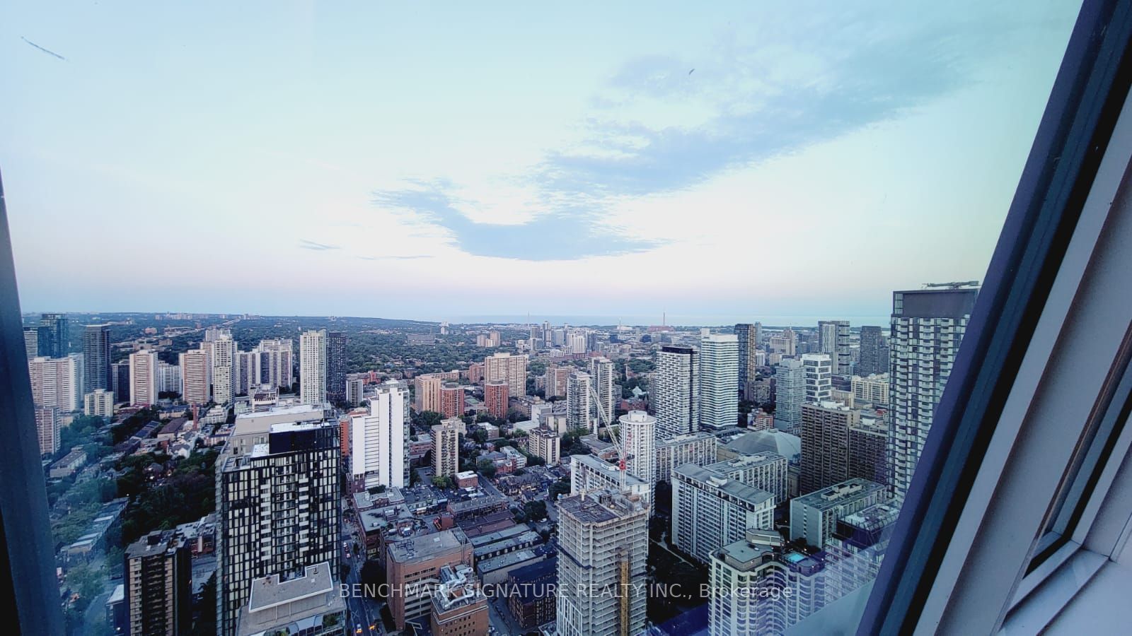 8 Wellesley Street W 6007, Toronto, ON M4Y 0J5