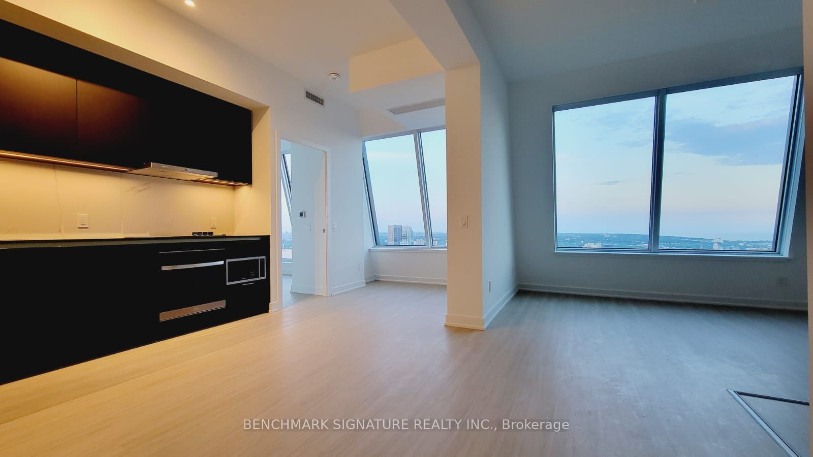 8 Wellesley Street W 6007, Toronto, ON M4Y 0J5 photo 3