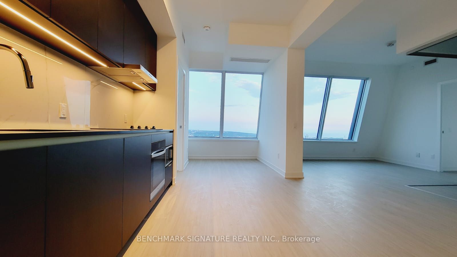 8 Wellesley Street W 6007, Toronto, ON M4Y 0J5 photo 5