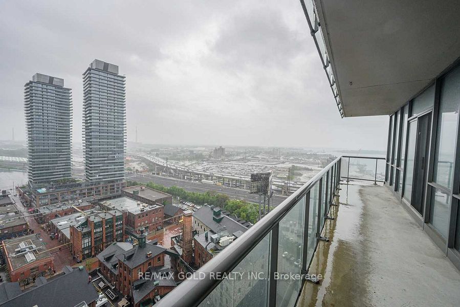 33 Mill Street 1904, Toronto, ON M5A 3R3 photo 4