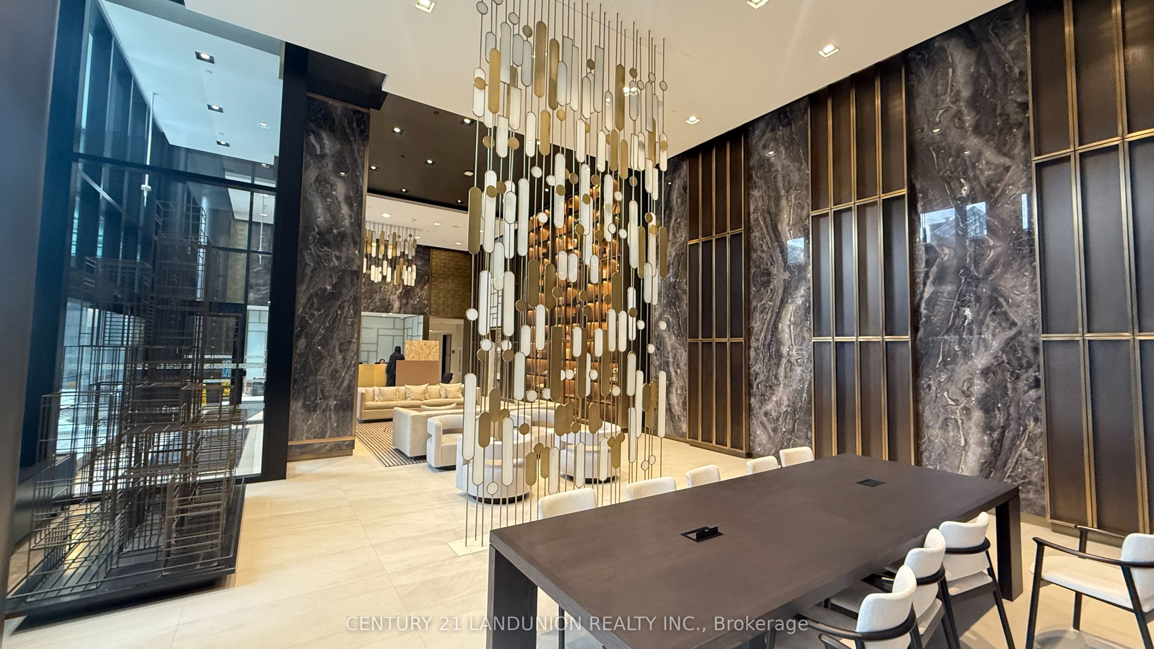 117 Broadway Avenue 2411, Toronto, ON M4P 1V3 photo 2