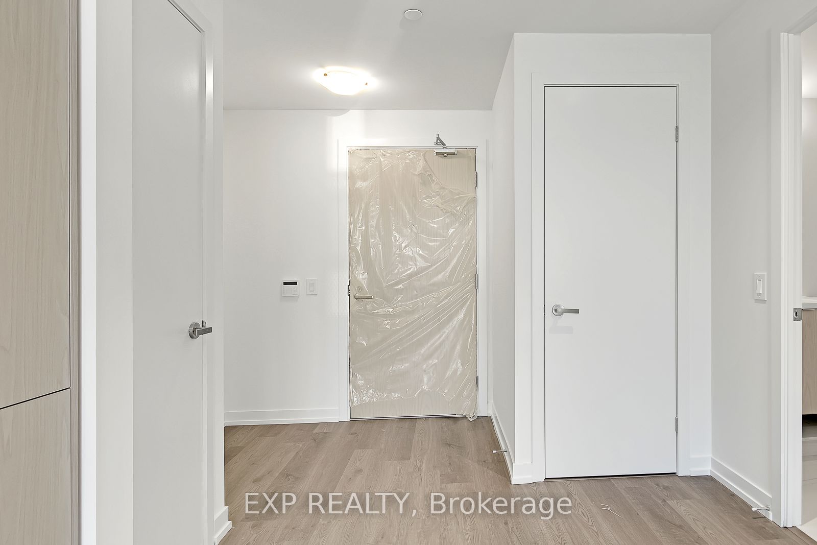 55 Cooper Street 7103, Toronto, ON M5E 1Z2 photo 3