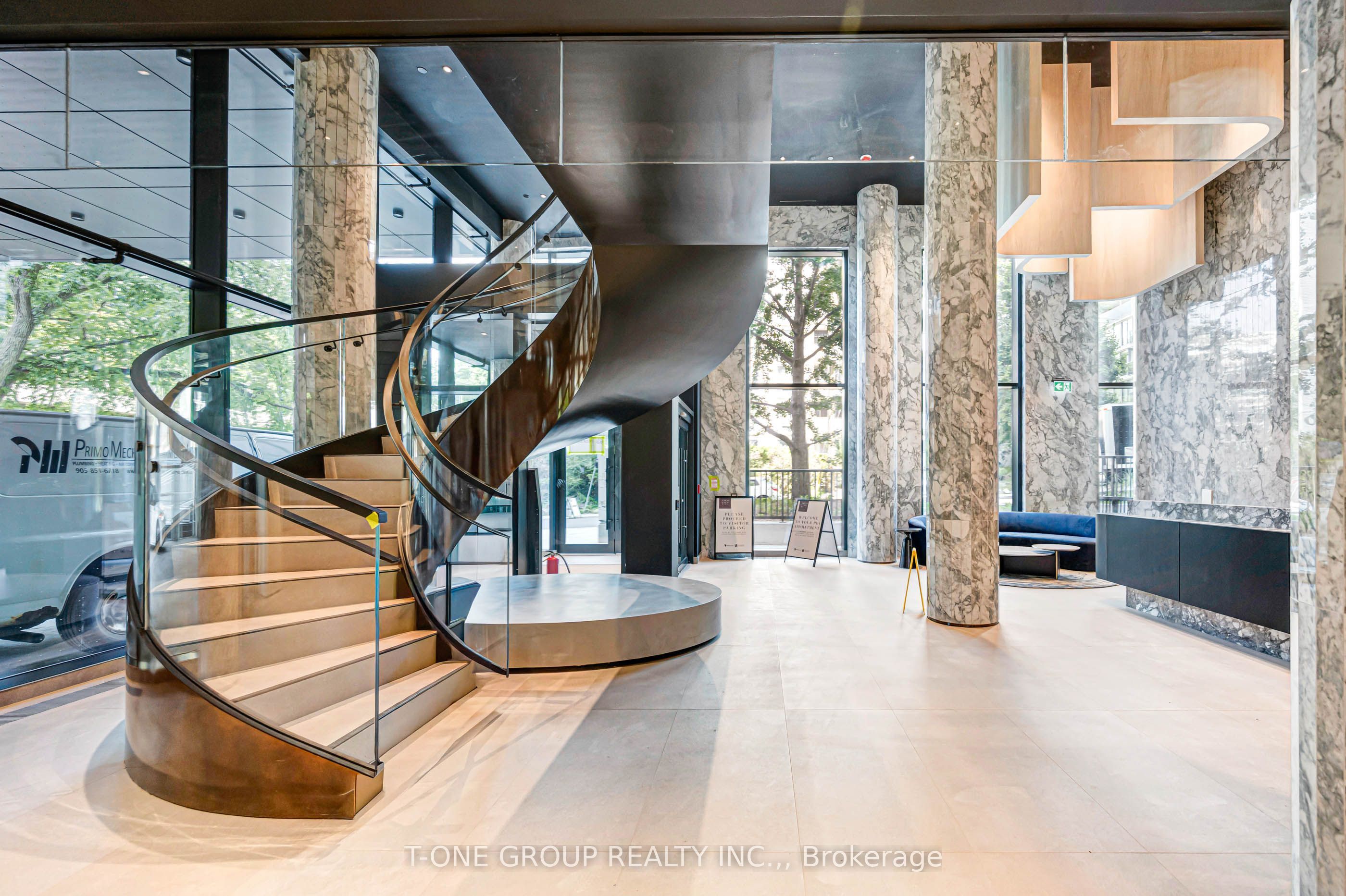 91 Montclair Avenue 1210, Toronto, ON M5P 0B1 photo 3