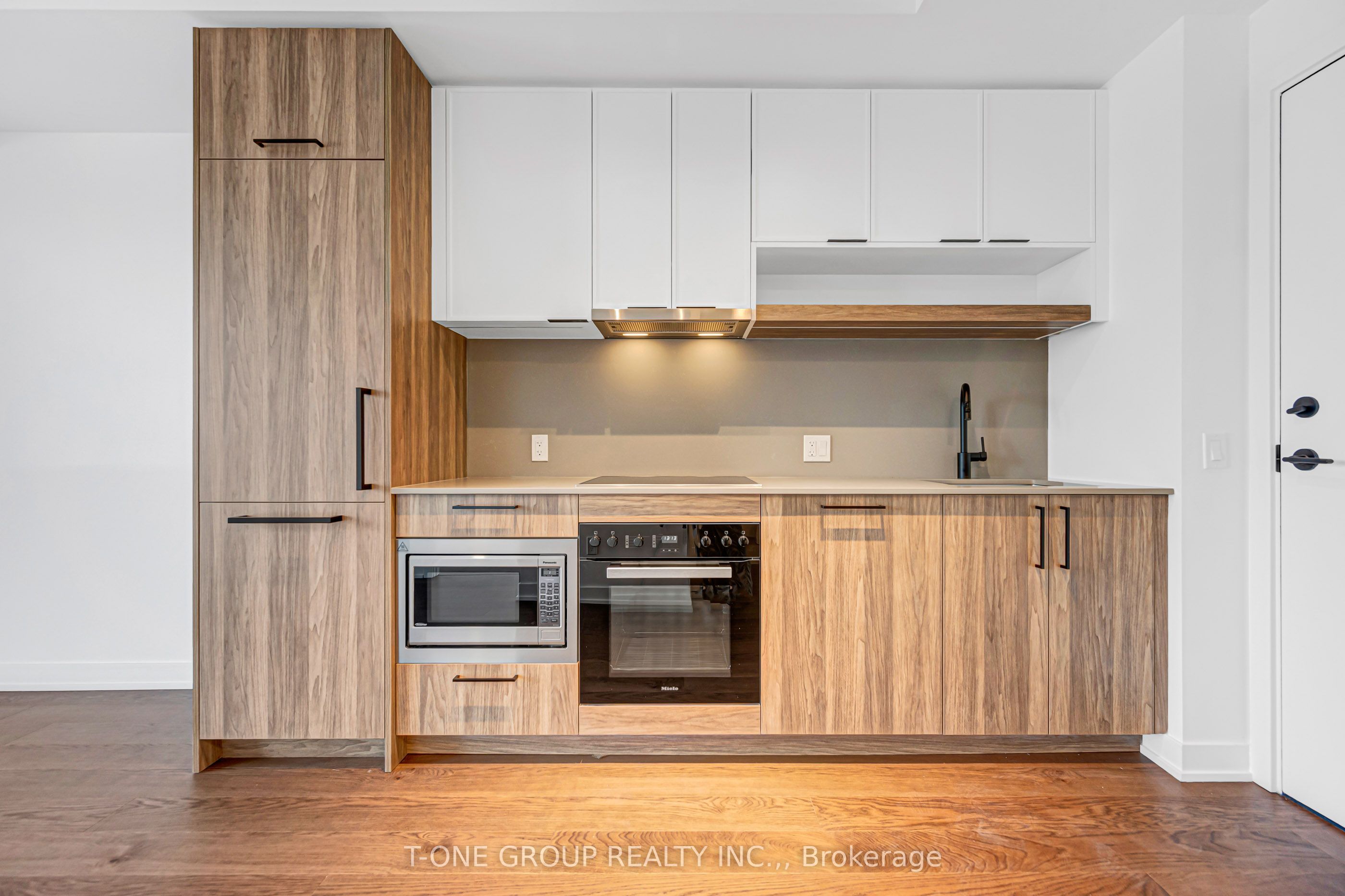 91 Montclair Avenue 1210, Toronto, ON M5P 0B1 photo 5