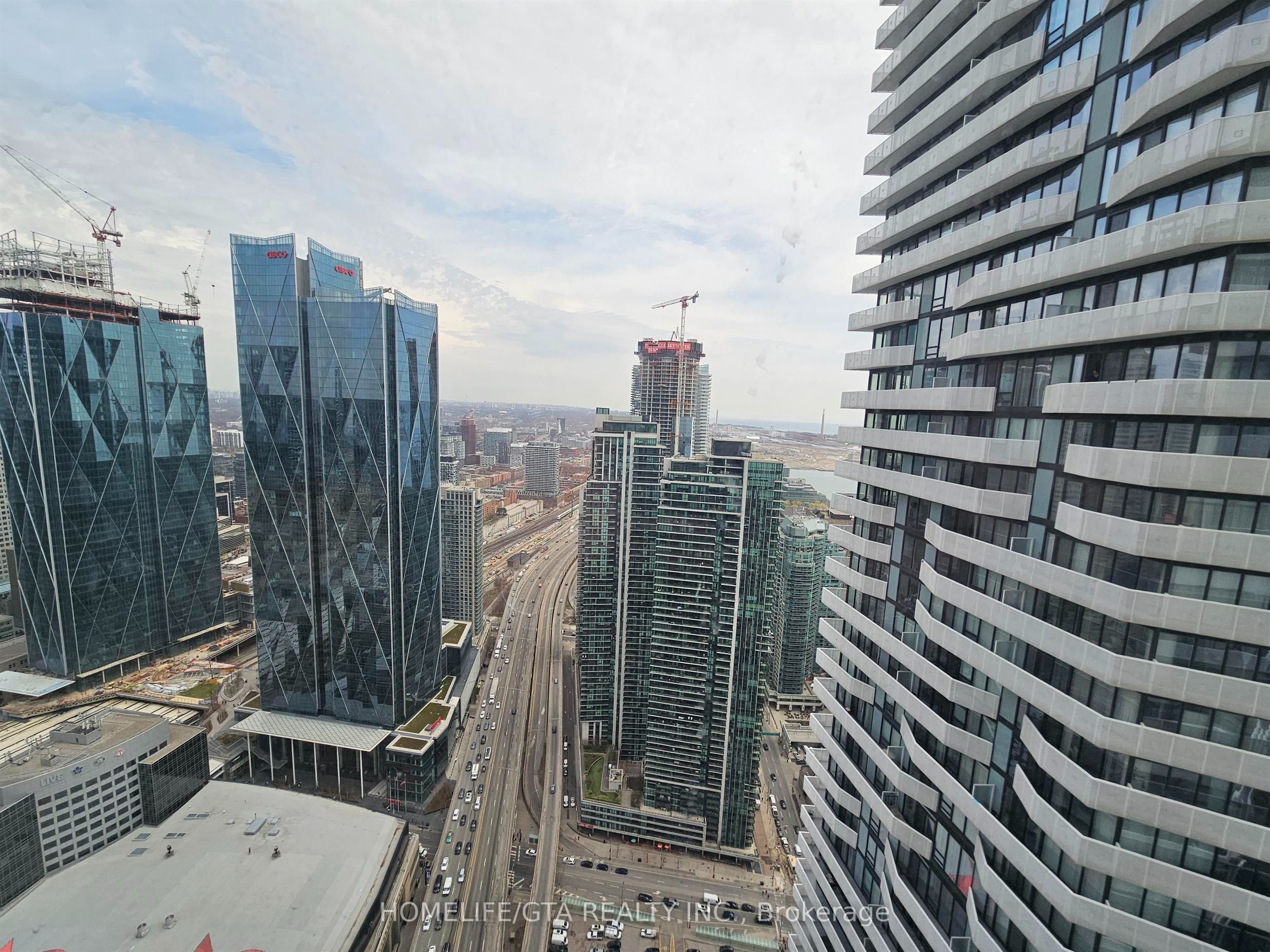 100 Harbour Street 5904, Toronto, ON M5J 2T5 photo 2