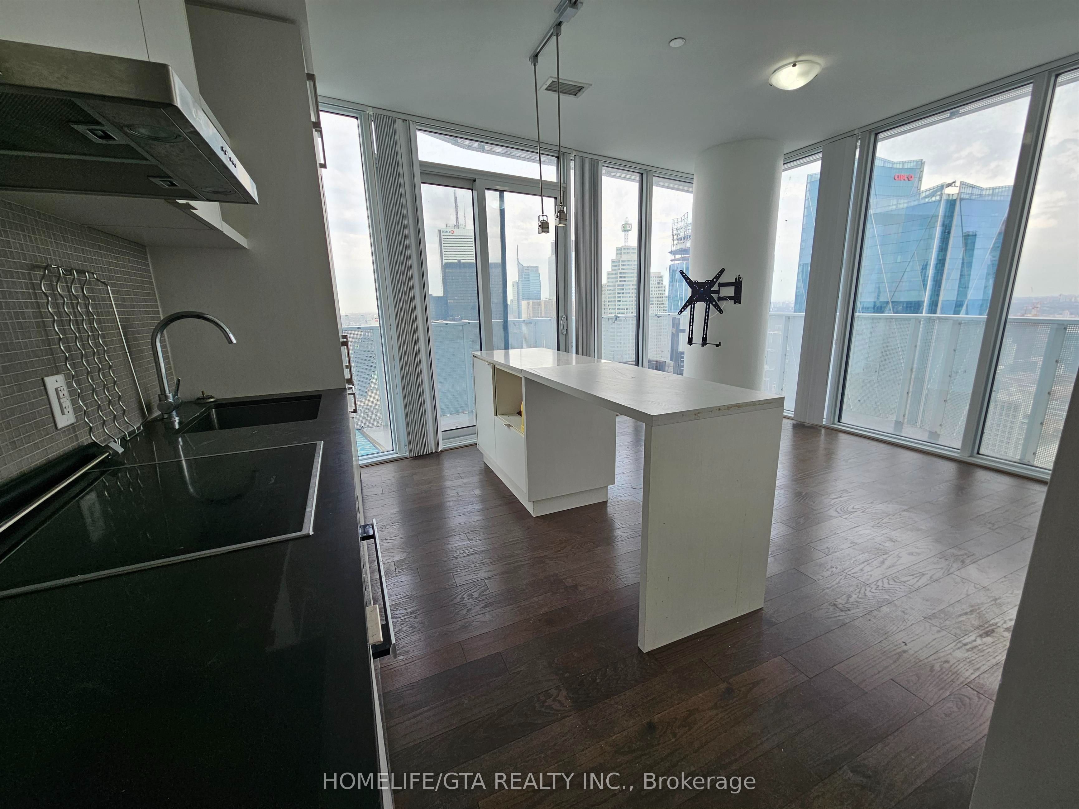 100 Harbour Street 5904, Toronto, ON M5J 2T5 photo 4