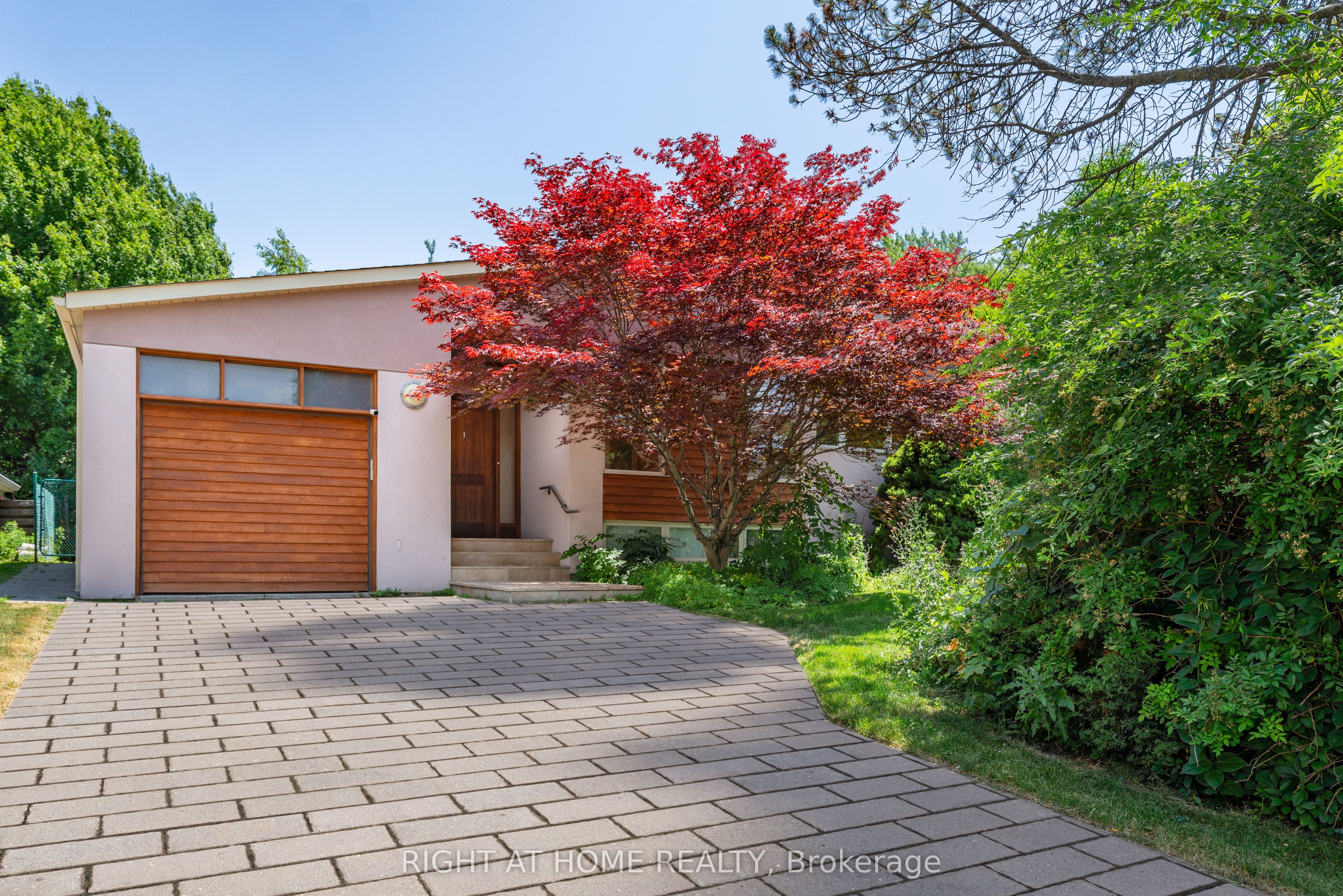 49 Tottenham Road, Toronto, ON M3C 2J5