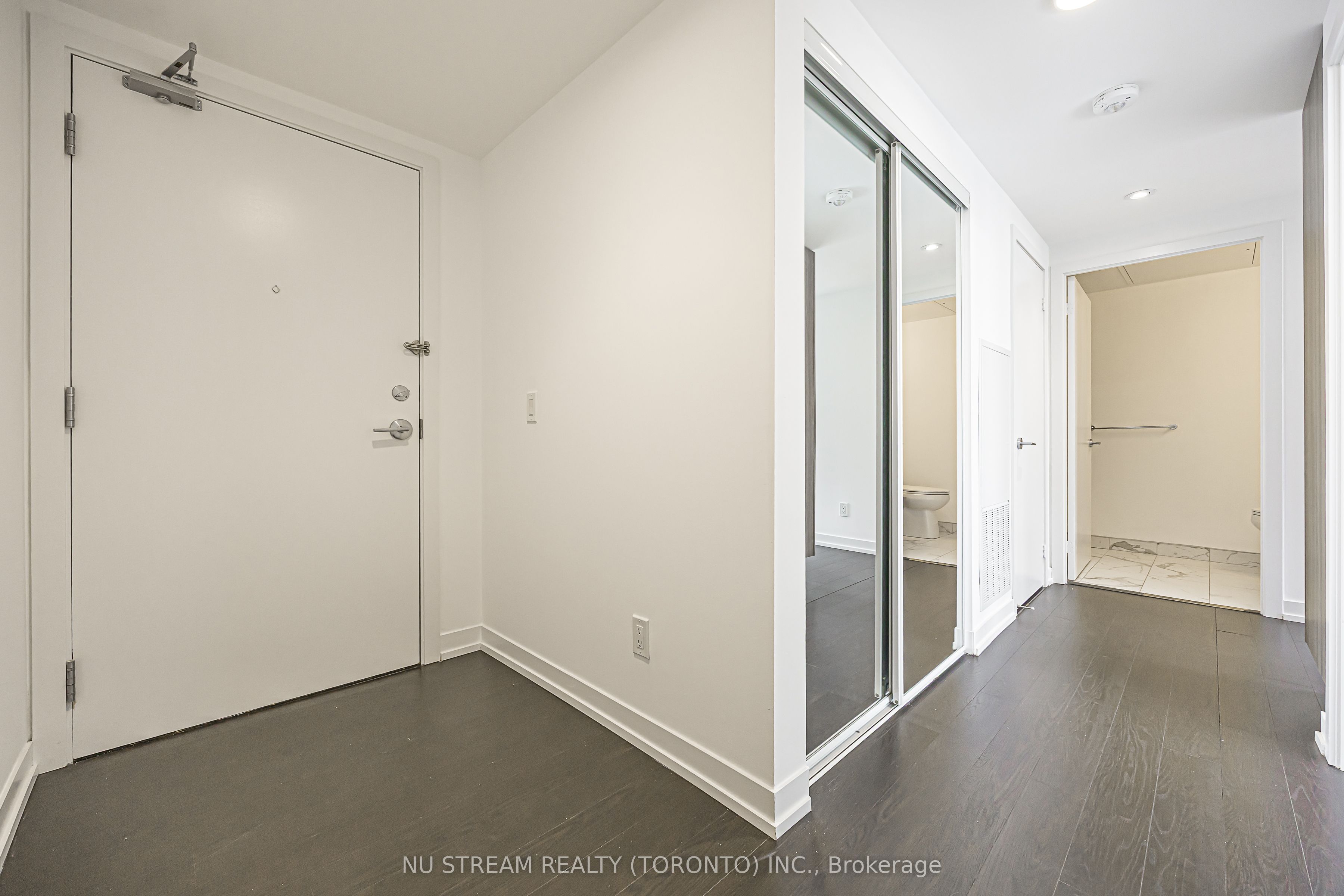 85 Wood Street 1512, Toronto, ON M4Y 0E8 photo 4