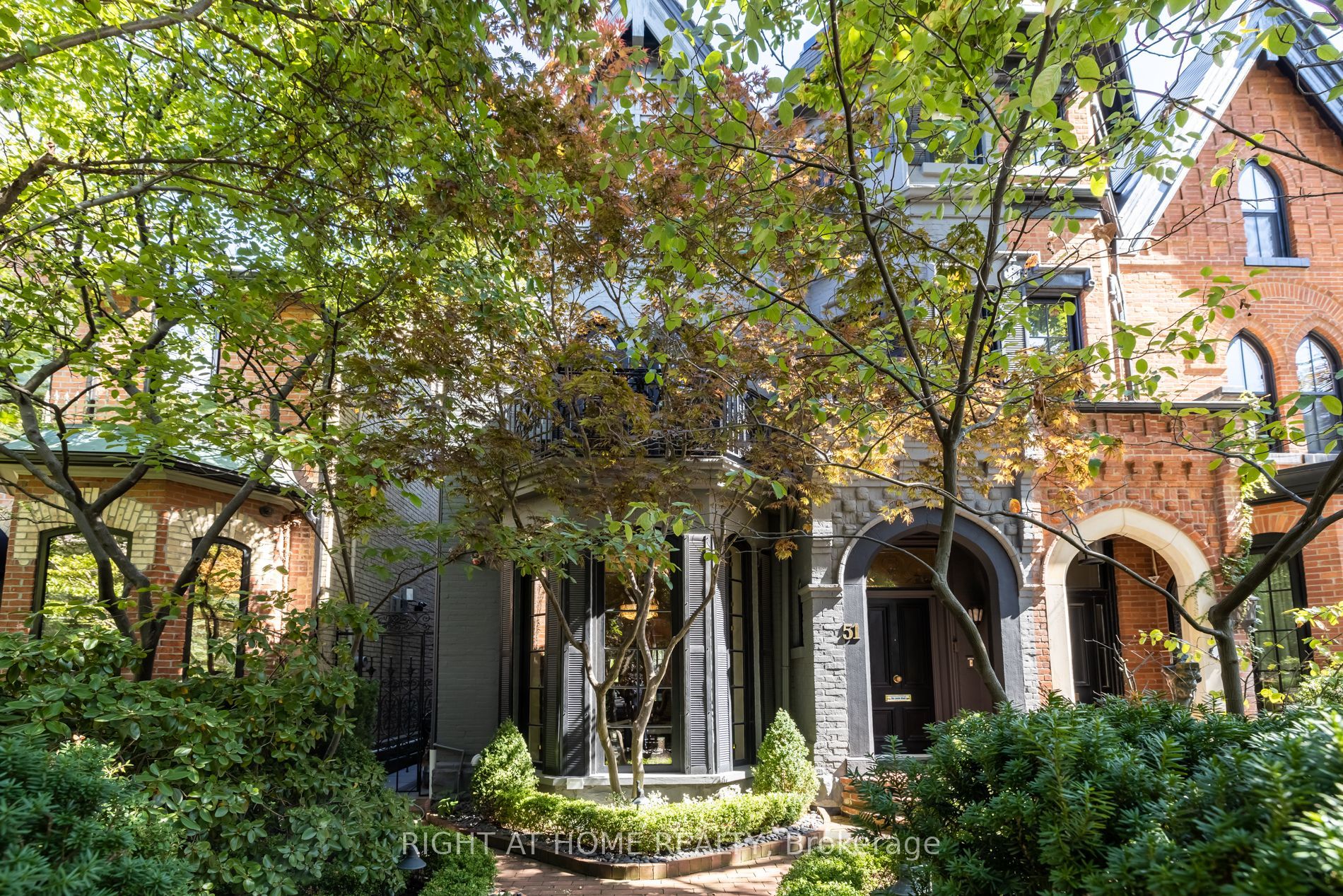 51 Hazelton Avenue, Toronto, ON M5R 2E3 photo 2