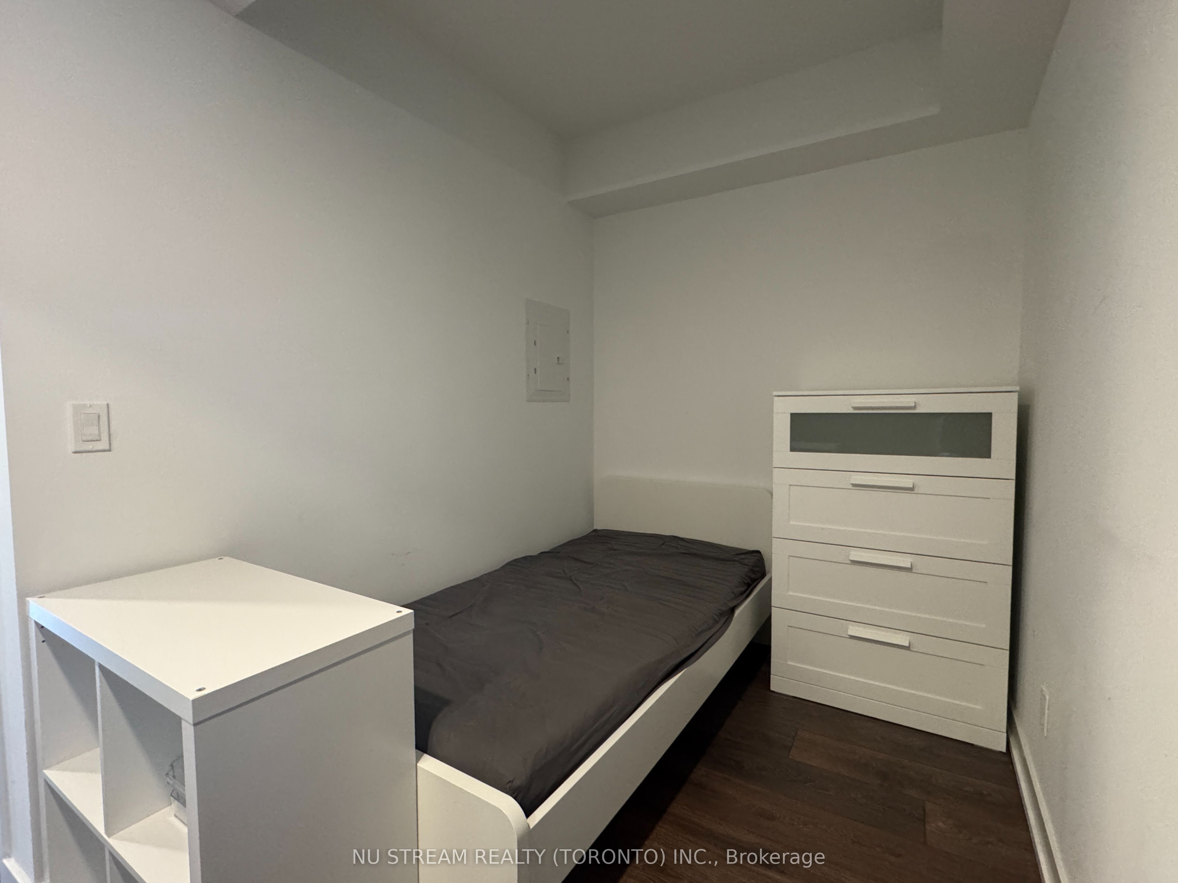 501 Yonge Street 1710, Toronto, ON M4Y 0G8 photo 3