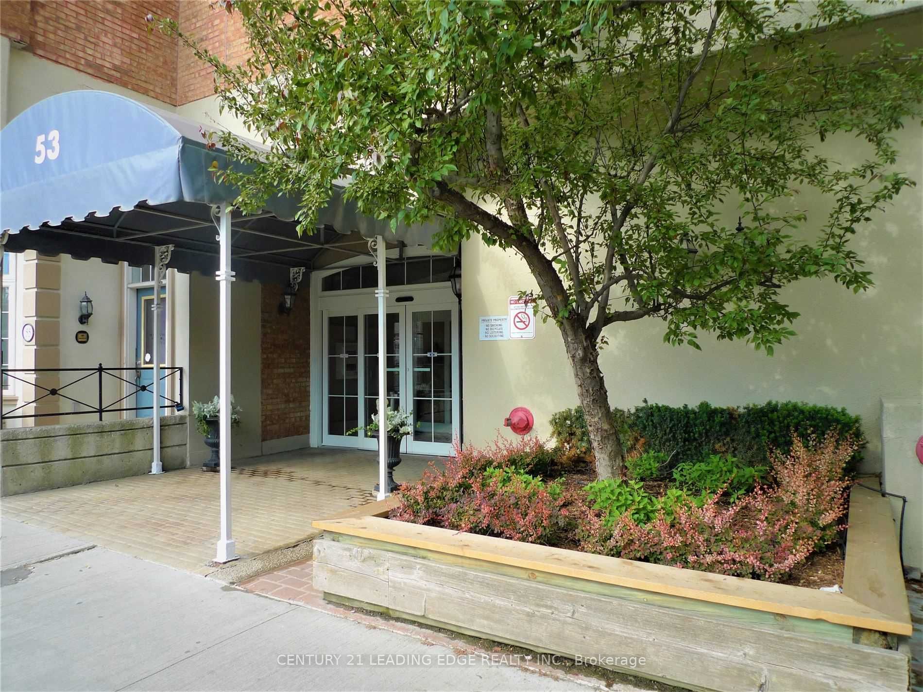 49 Mccaul Street 461, Toronto, ON M5T 2W7