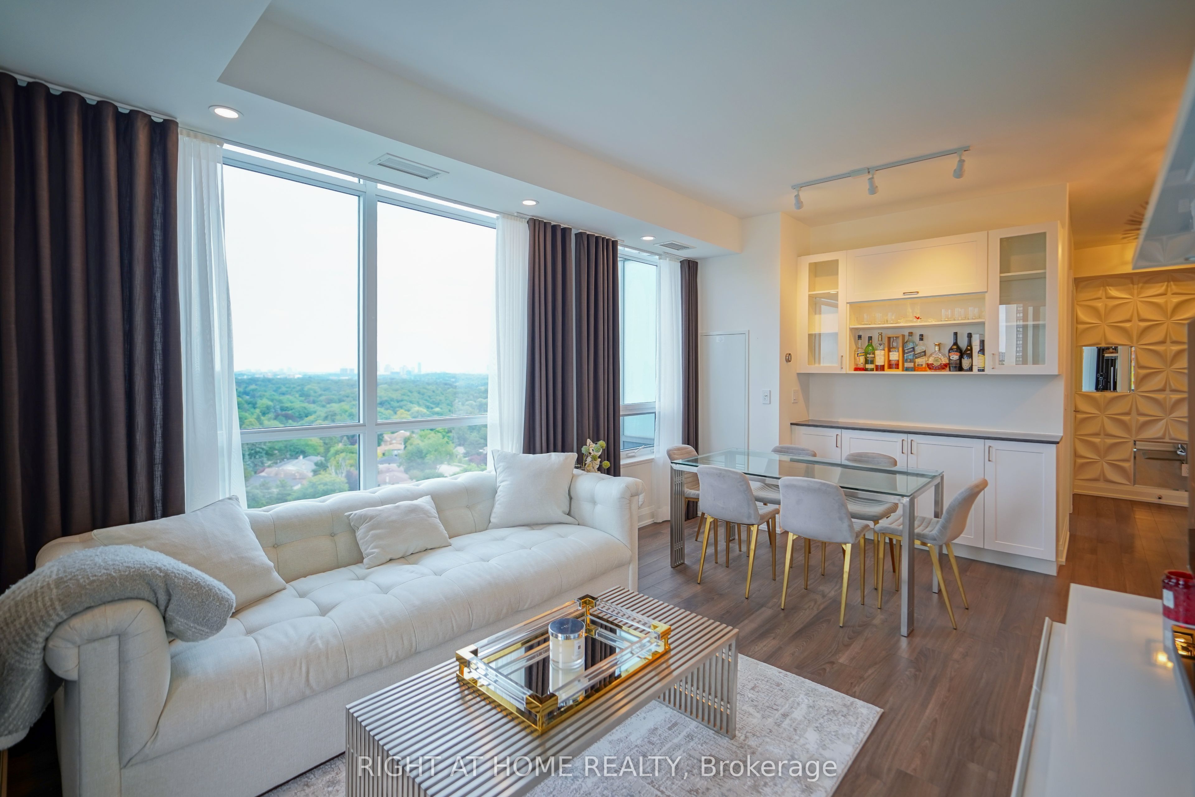 18 Graydon Hall Drive 1509, Toronto, ON M3A 2Z9 photo 3