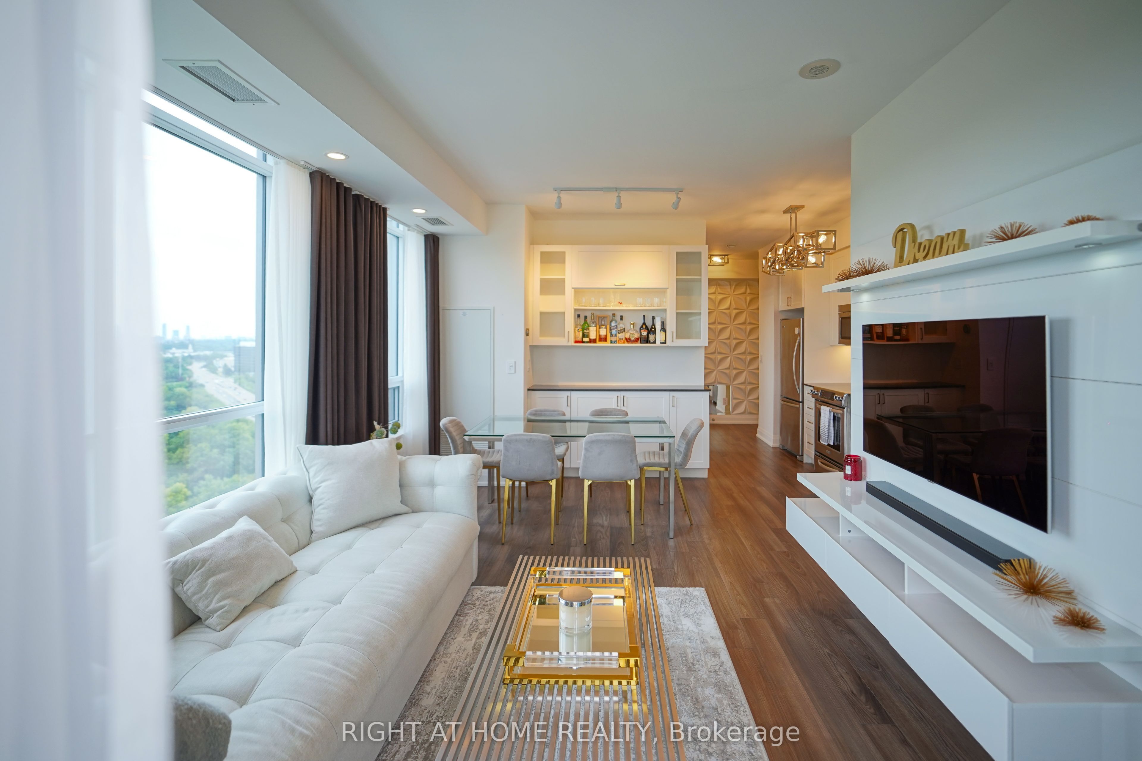 18 Graydon Hall Drive 1509, Toronto, ON M3A 2Z9 photo 4