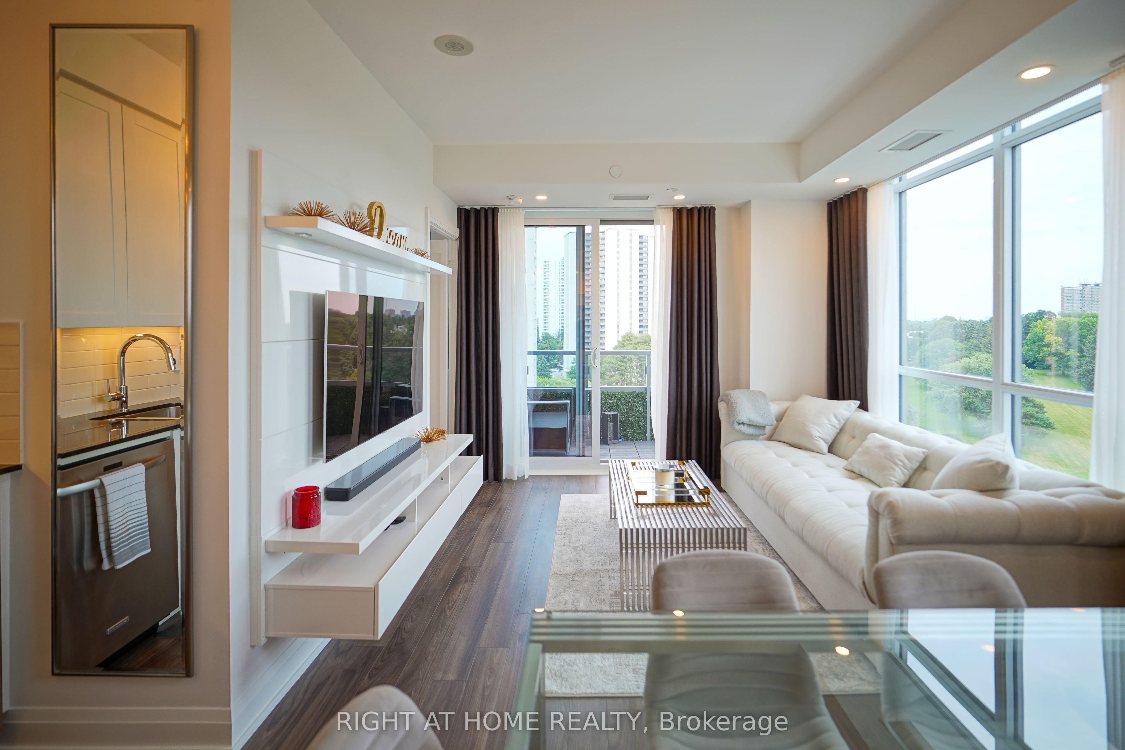 18 Graydon Hall Drive 1509, Toronto, ON M3A 2Z9 photo 5