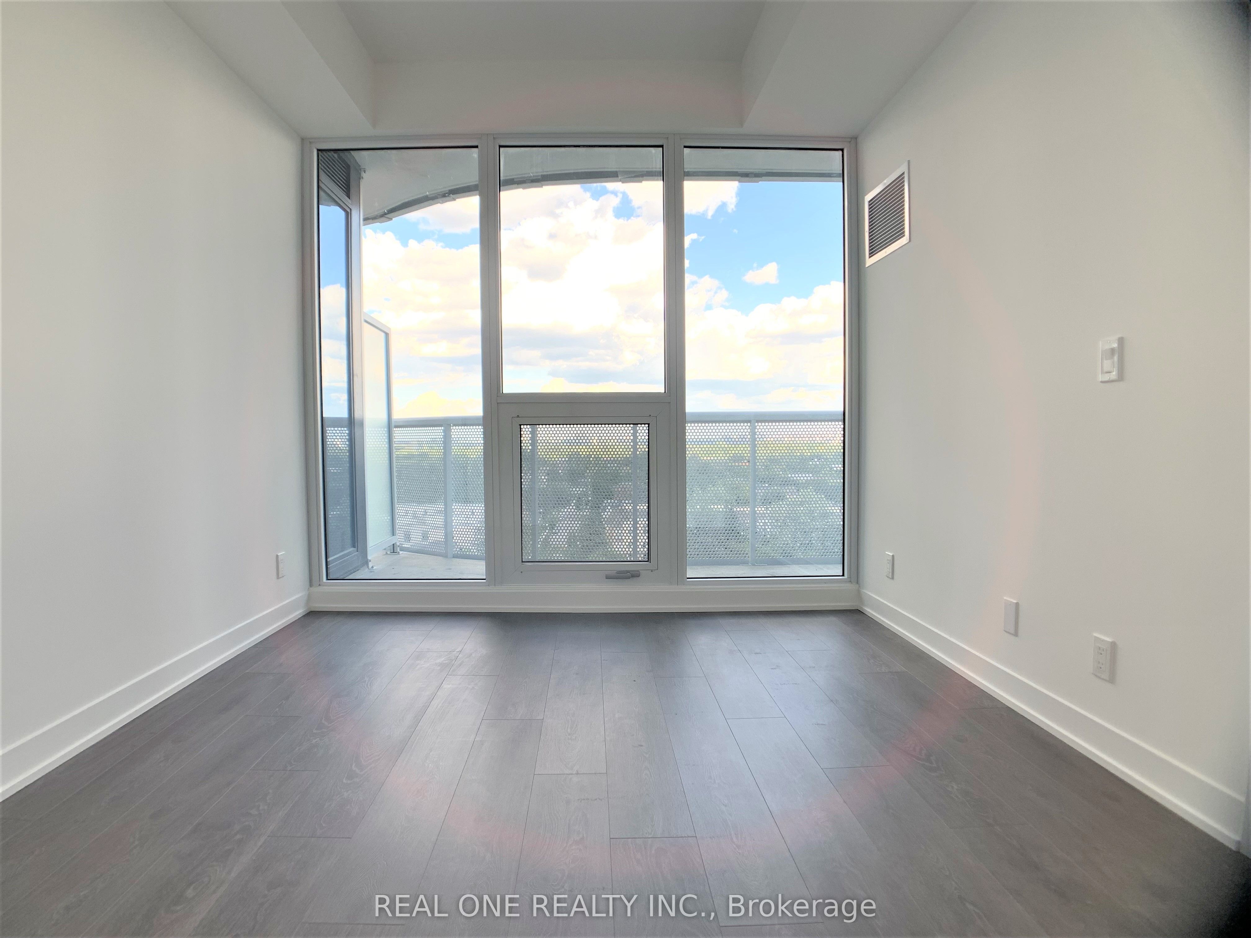 15 Holmes Avenue 1010, Toronto, ON M2N 0L4 photo 5