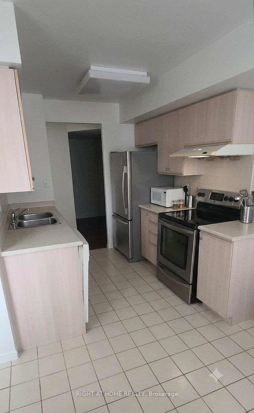 35 Empress Avenue 2002, Toronto, ON M2N 6T3 photo 2