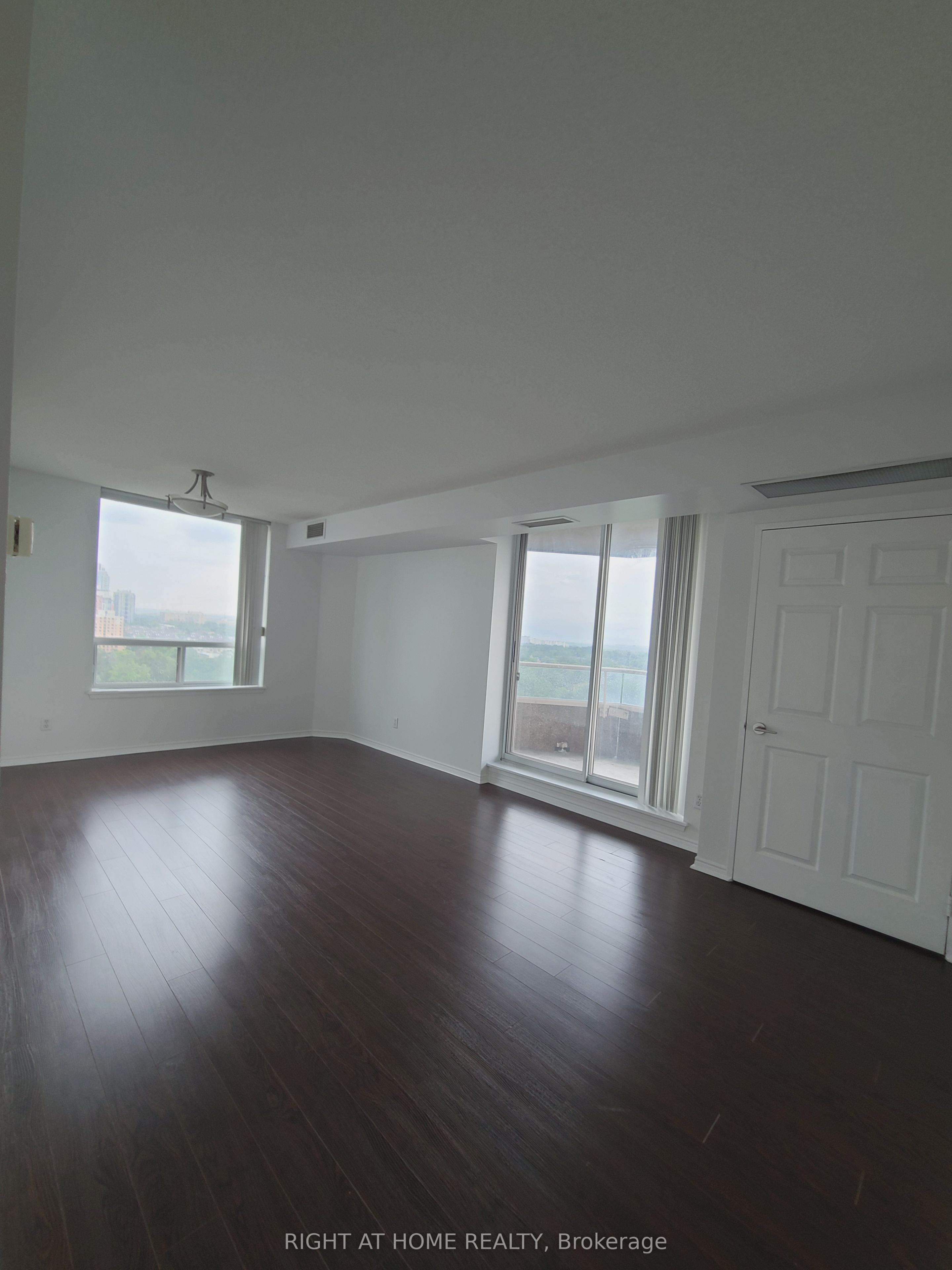 35 Empress Avenue 2002, Toronto, ON M2N 6T3 photo 3