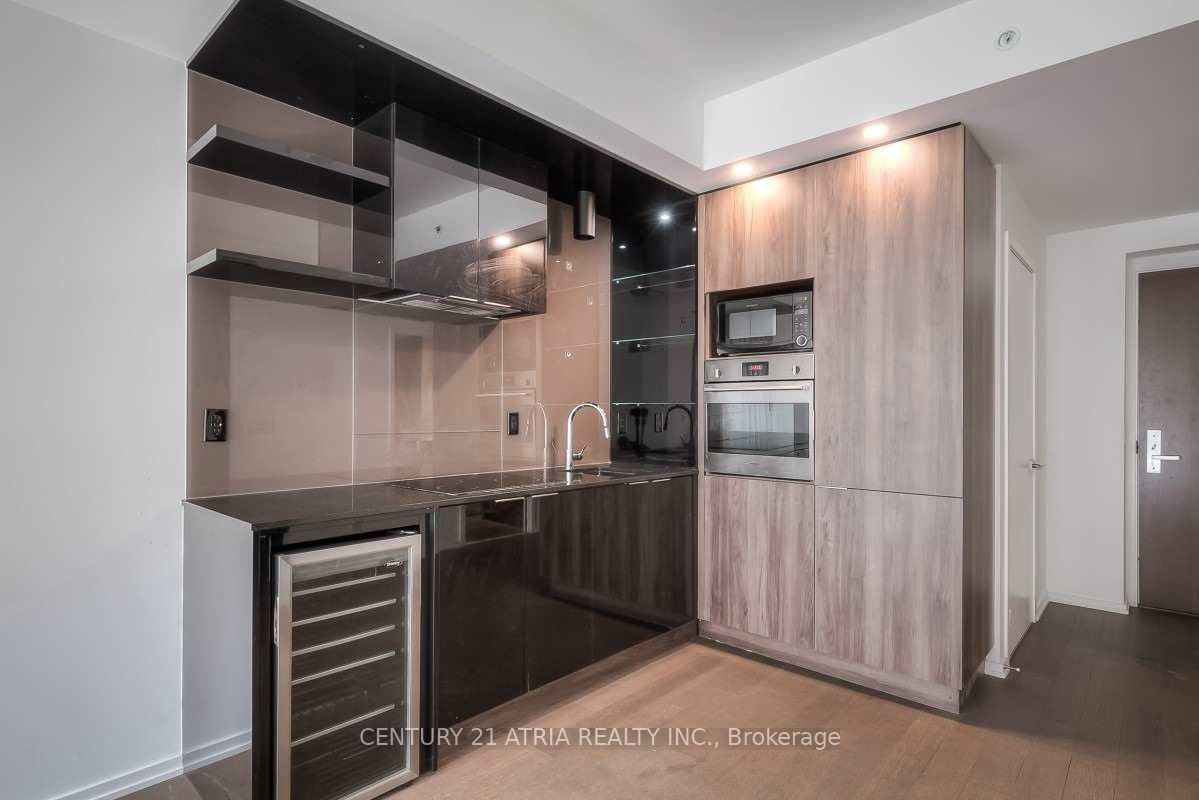 70 Temperance Street 2508, Toronto, ON M5H 0B1 photo 2