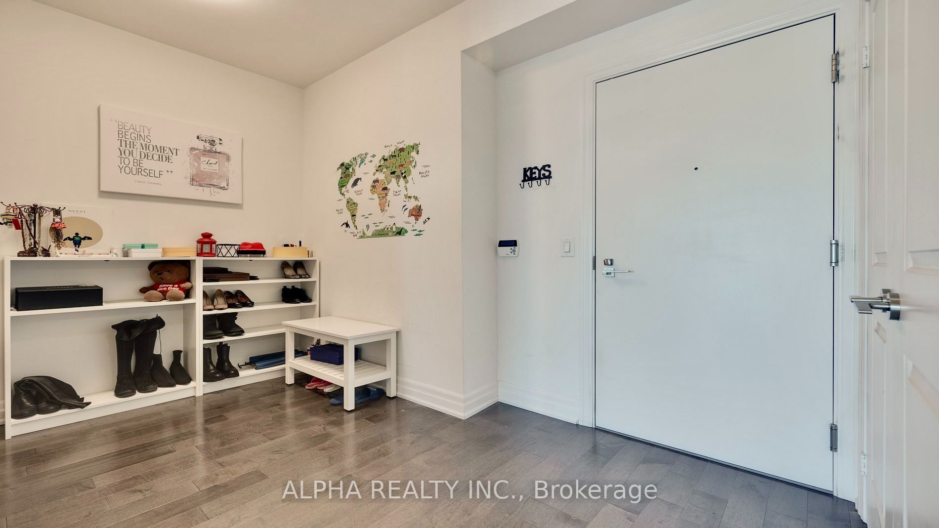 8 The Esplanade Street 4703, Toronto, ON M5E 0A6 photo 2