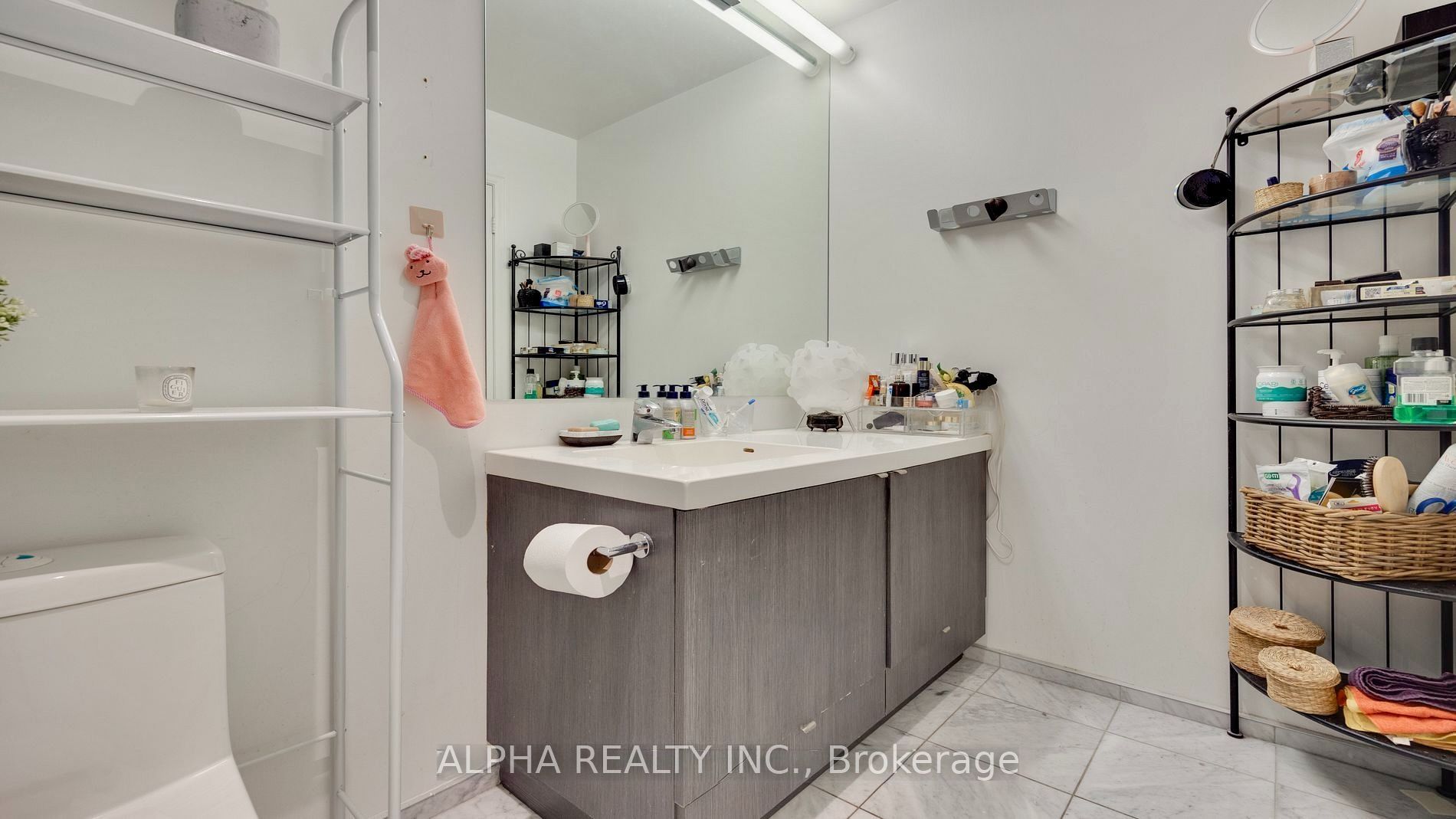 8 The Esplanade Street 4703, Toronto, ON M5E 0A6 photo 5