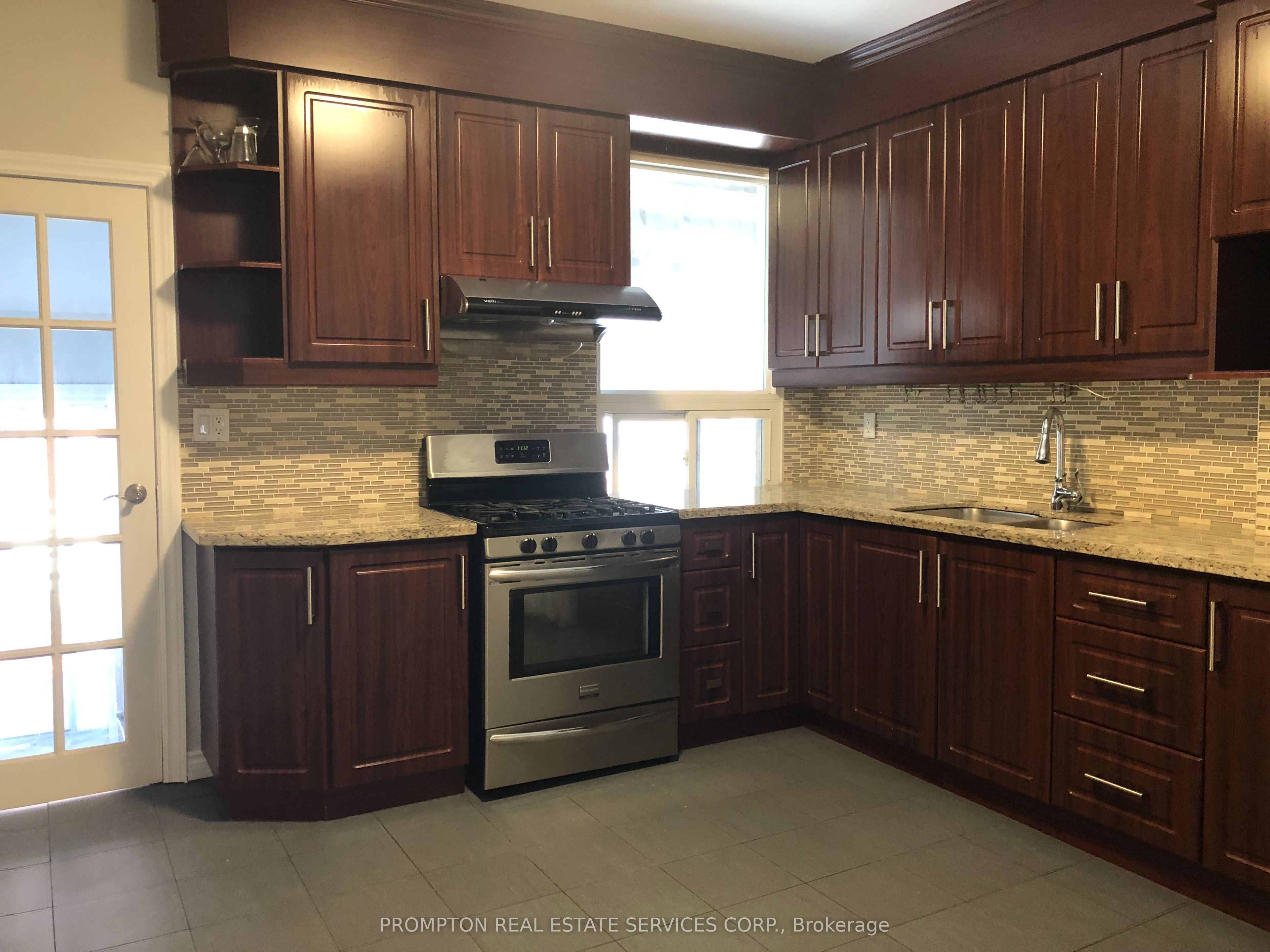 700 Dufferin Street, Toronto, ON M6K 2B7 photo 3
