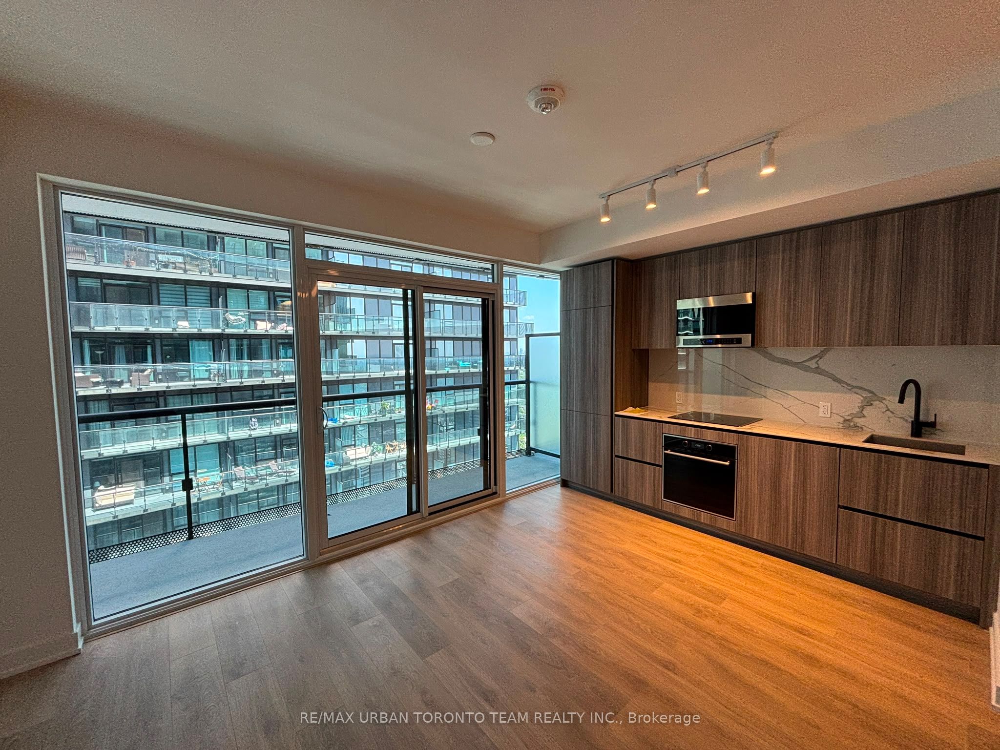 127 Broadway Avenue 3007, Toronto, ON M4P 1V4 photo 3