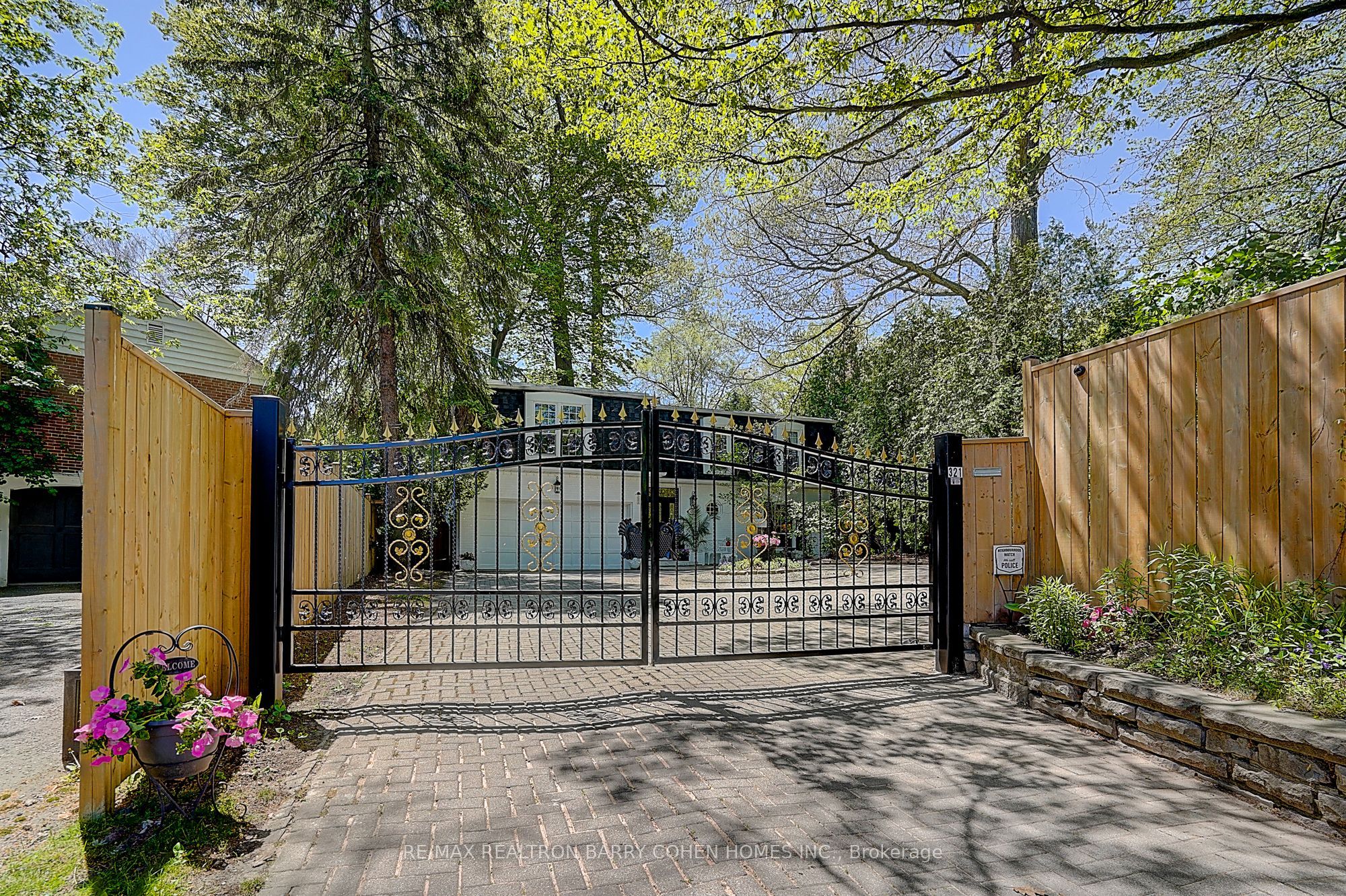 321 Lawrence Avenue E, Toronto, ON M4N 1T8