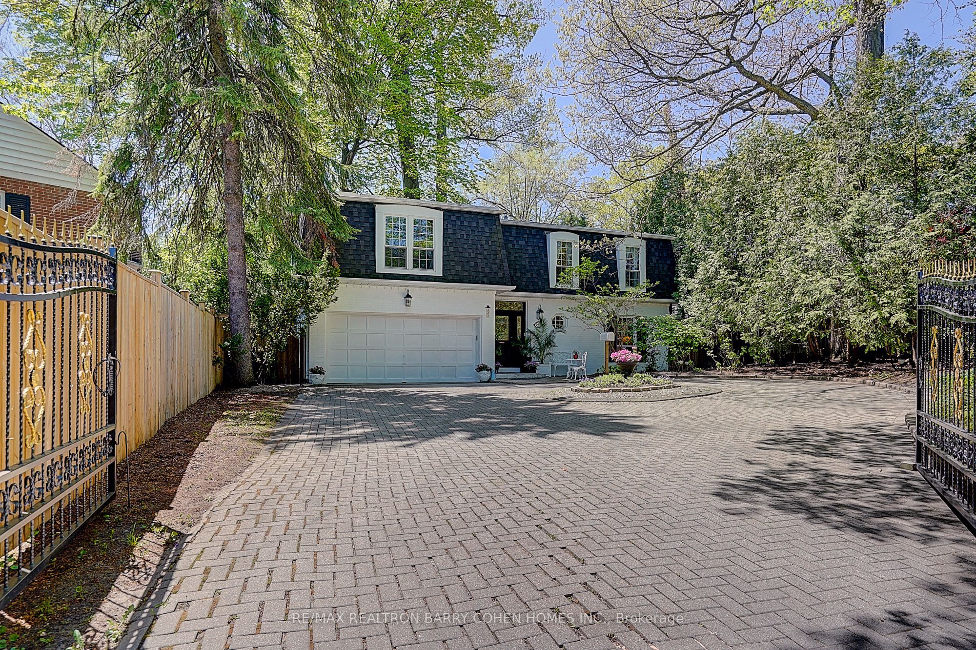 321 Lawrence Avenue E, Toronto, ON M4N 1T8 photo 3