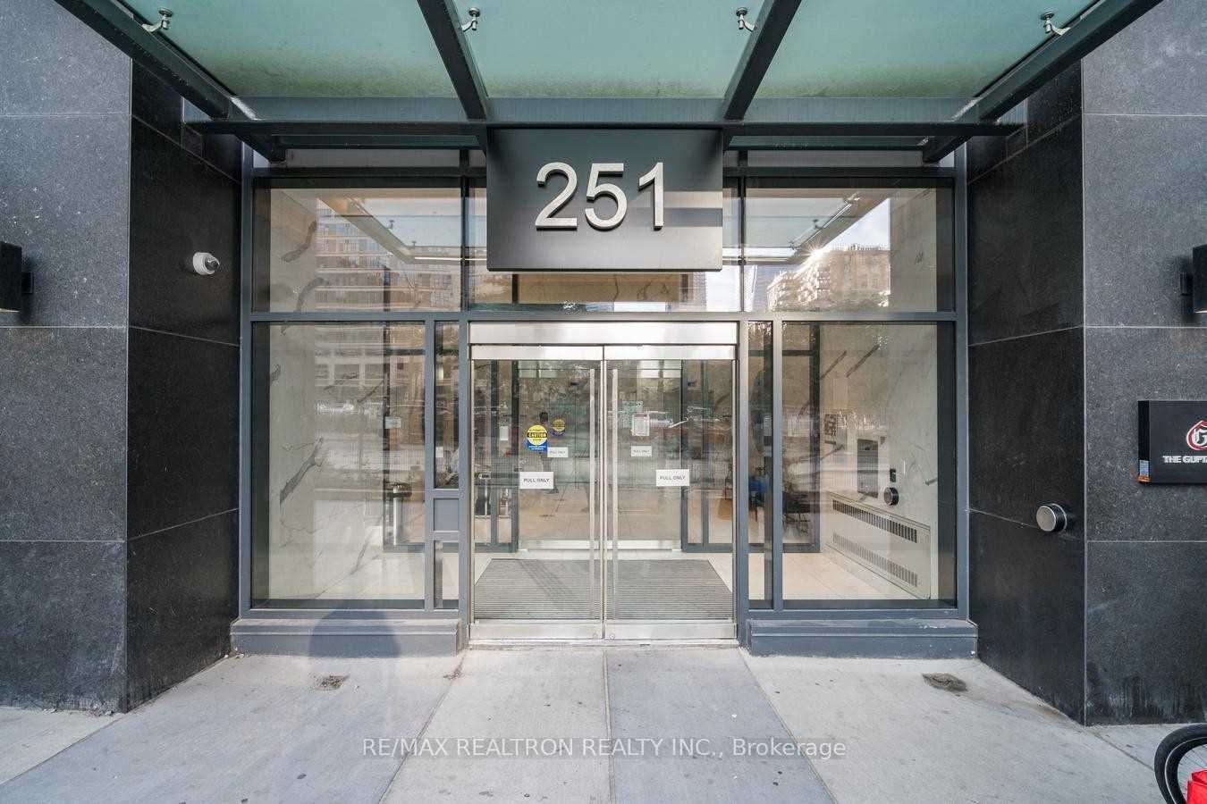 251 Jarvis Street 1805, Toronto, ON M5B 0C3 photo 2