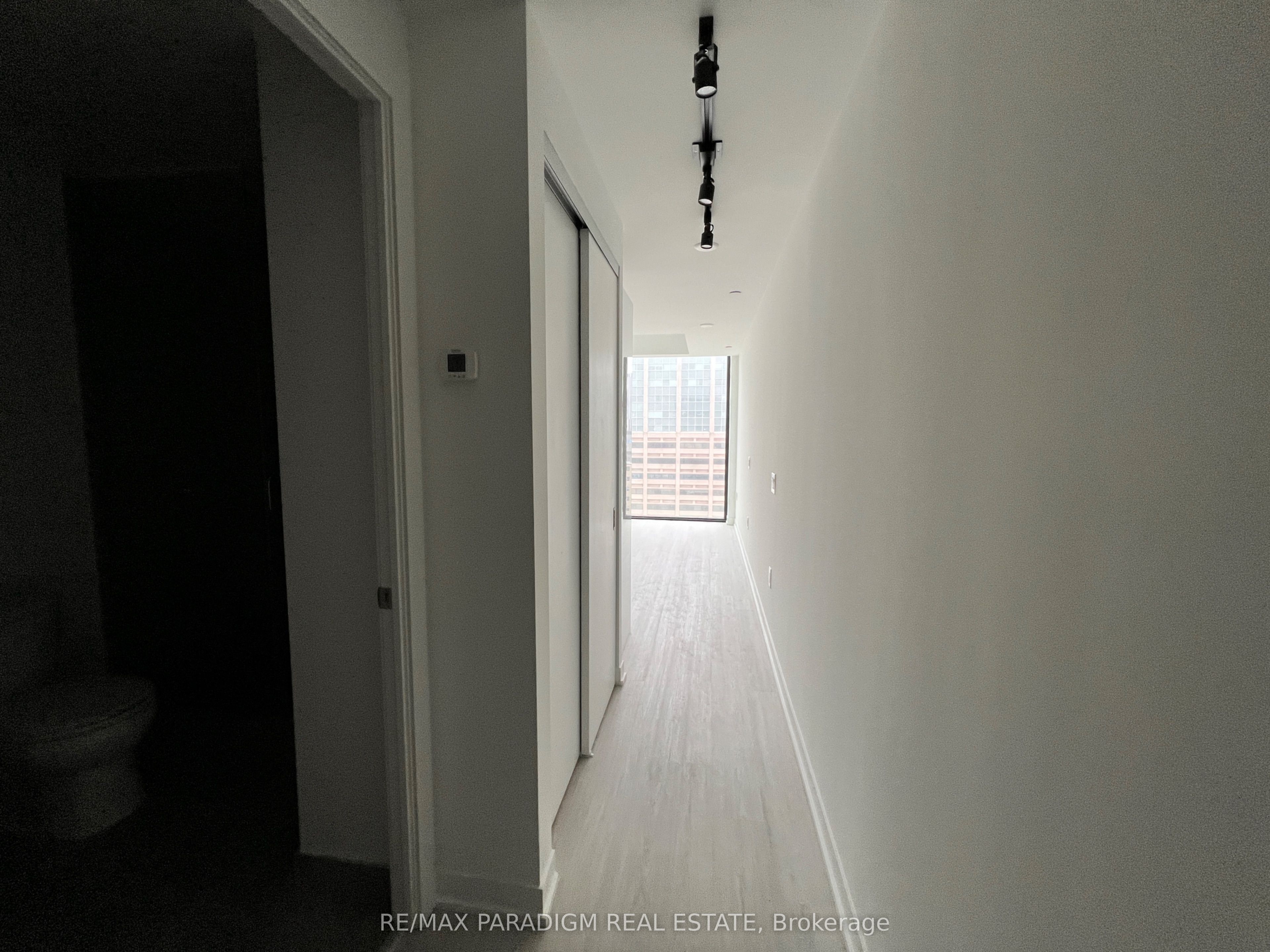 195 McCaul Street 1705, Toronto, ON M5T 1W6 photo 2