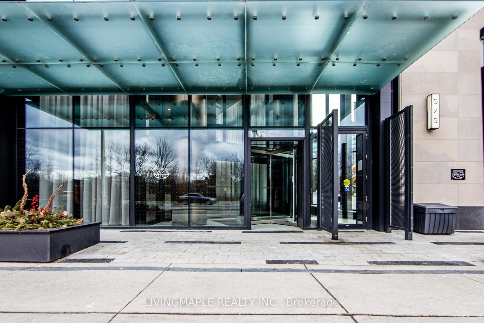 575 Bloor Street E 2709, Toronto, ON M4W 0B2 photo 4