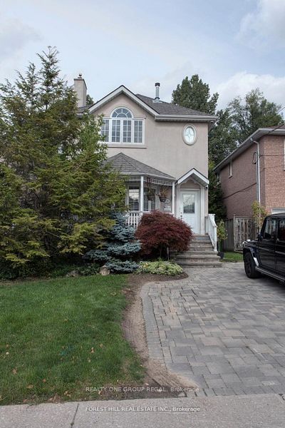 136 Hollywood Avenue N, Toronto, ON M2N 3K3 photo 2