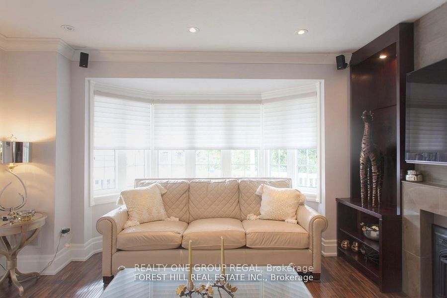 136 Hollywood Avenue N, Toronto, ON M2N 3K3 photo 3