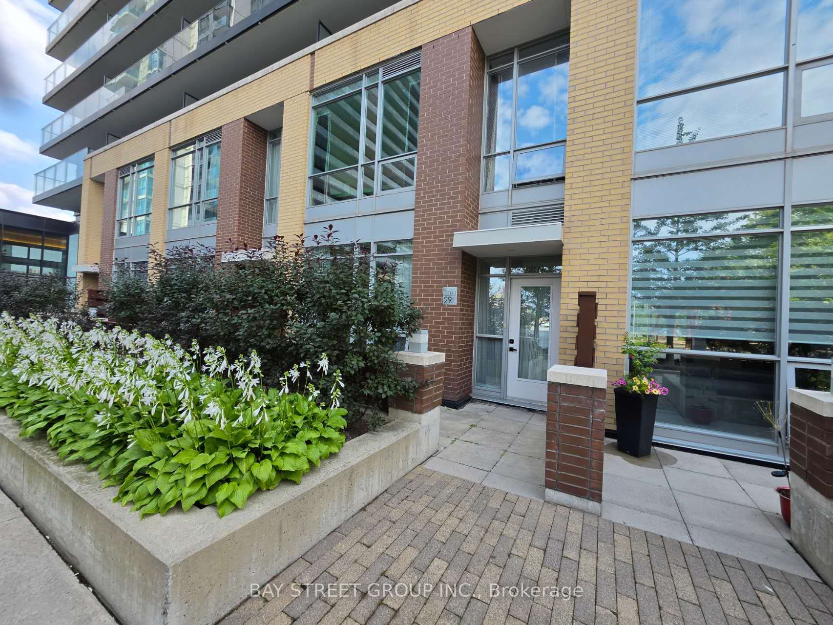 29 Singer Court TH 3, Toronto, ON M2K 0B3