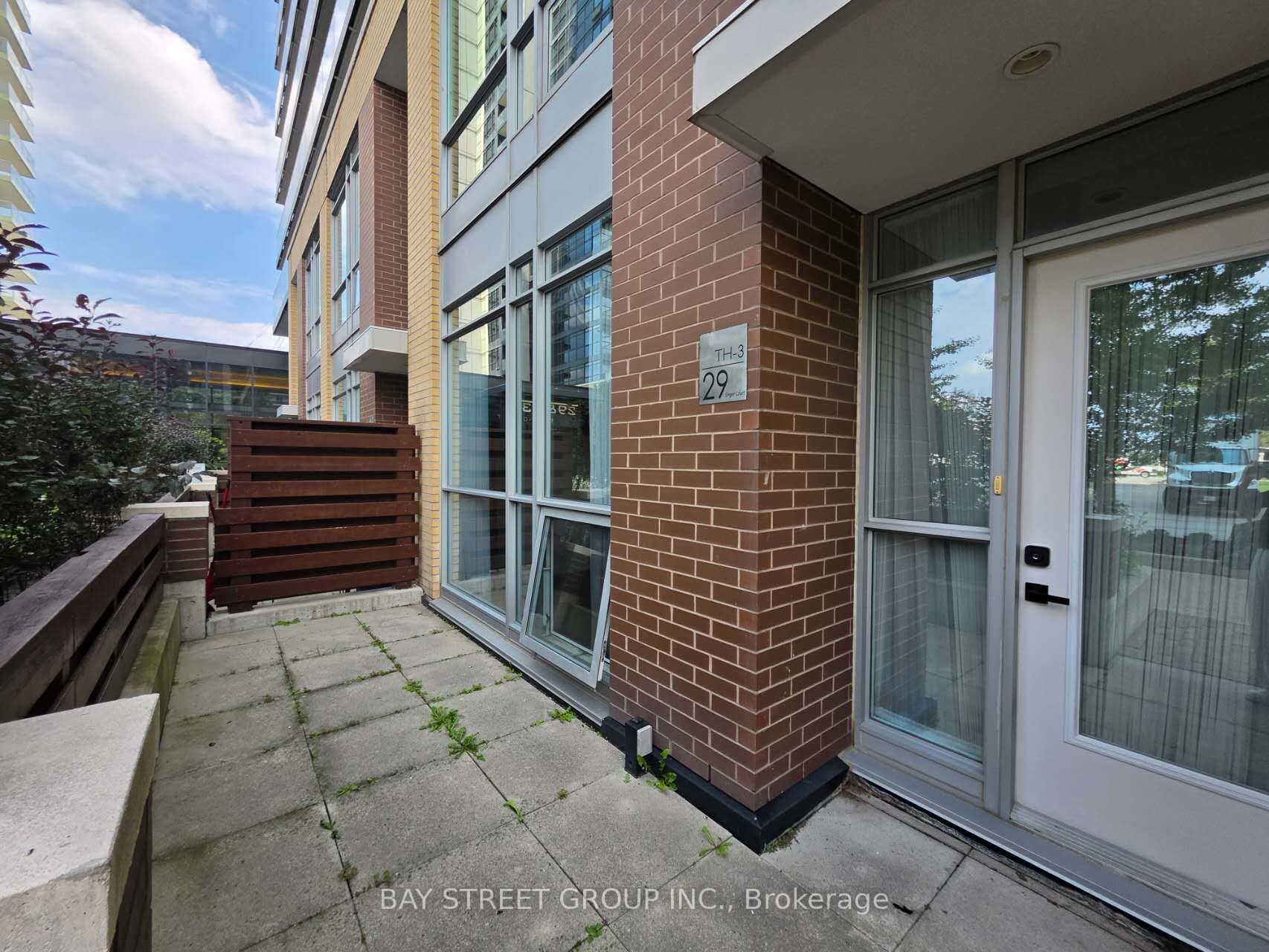 29 Singer Court TH 3, Toronto, ON M2K 0B3 photo 2