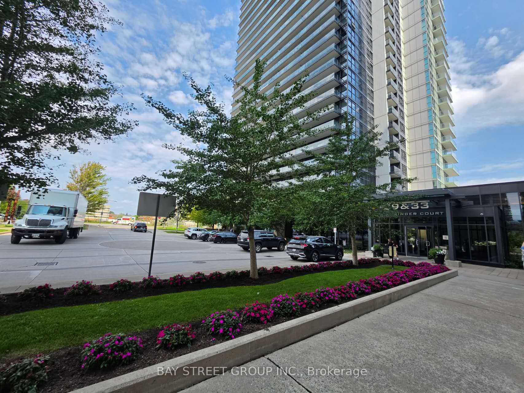29 Singer Court TH 3, Toronto, ON M2K 0B3 photo 3