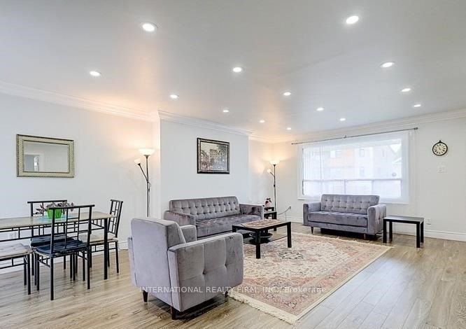 8 Farrell Avenue, Toronto, ON M2R 1C8 photo 4