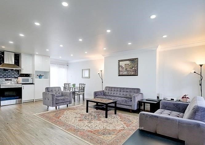 8 Farrell Avenue, Toronto, ON M2R 1C8 photo 5