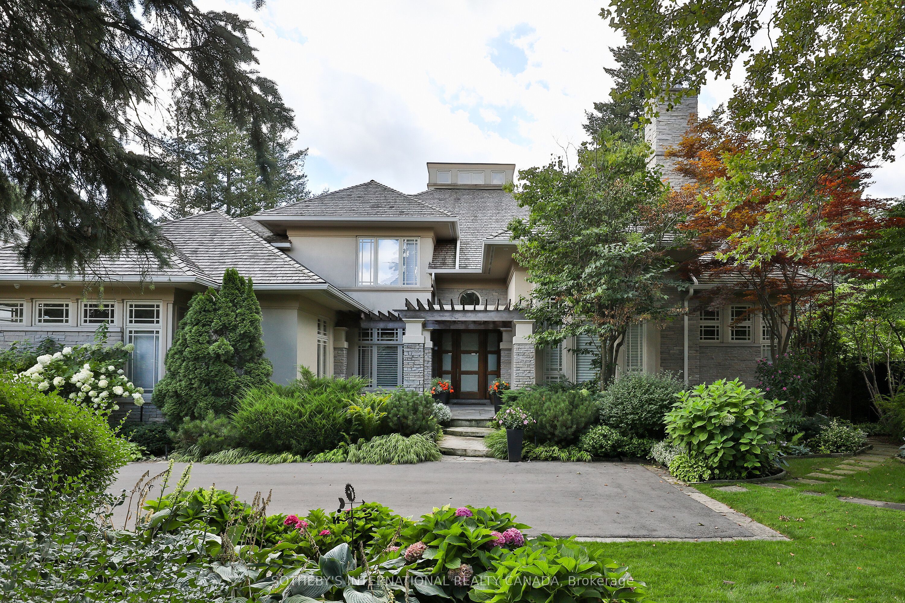 23 Country Lane, Toronto, ON M2L 1E1