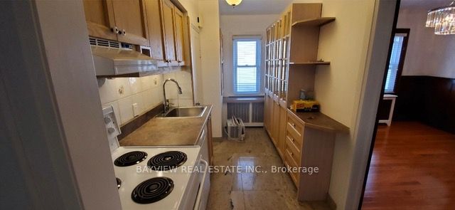 6 Deloraine Avenue Main floor, Toronto, ON M5M 2A7 photo 5
