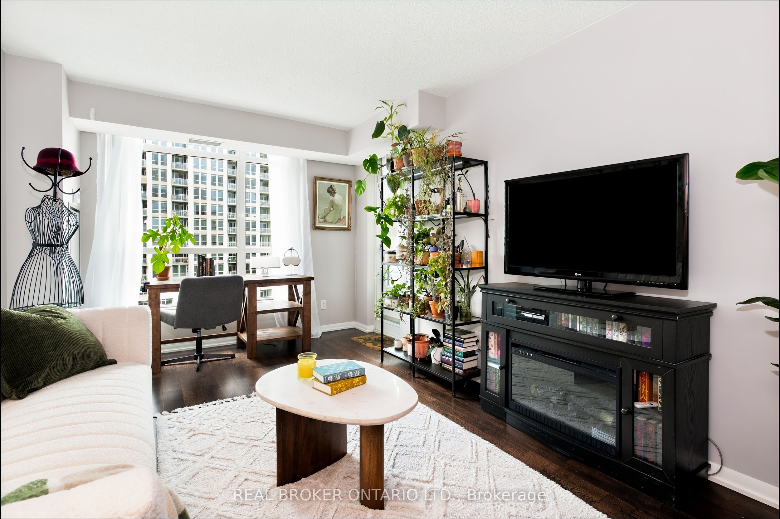 215 Fort York Boulevard 1312, Toronto, ON M5V 4A2 photo 3